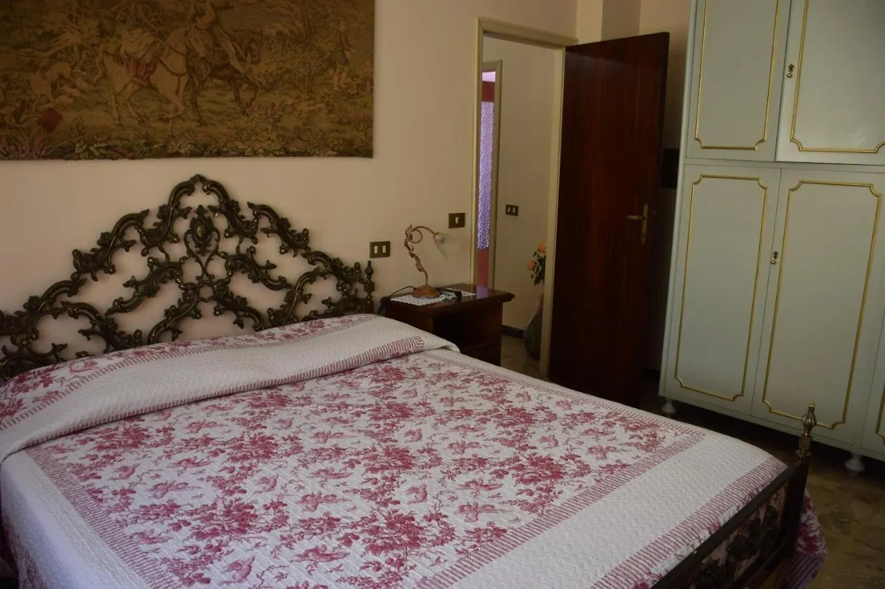 La Lanterna Di Lida E Beppe Bed & Breakfast Pisa 0*,  Italy