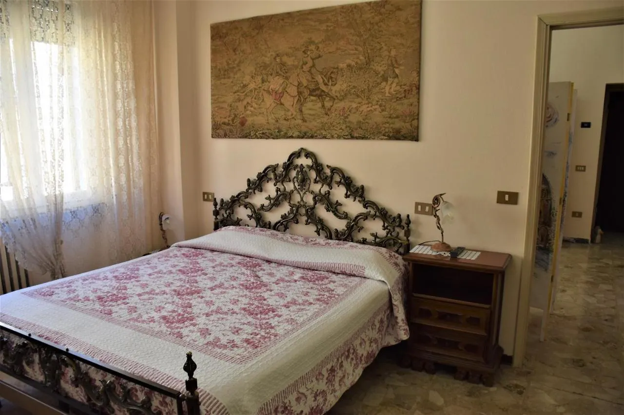 לינה וארוחת בוקר פיזה La Lanterna Di Lida E Beppe איטליה